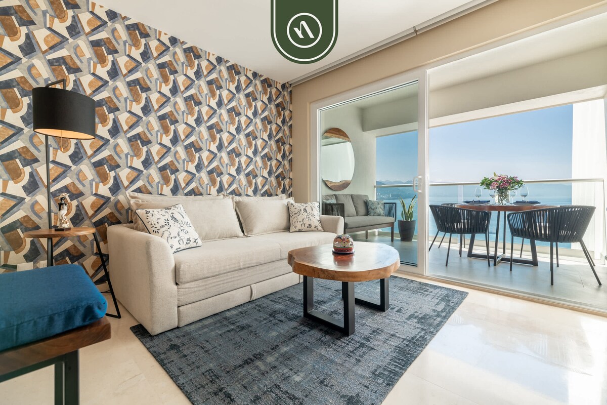 Elegant 1 BR Condo - Beachfront - Pools - King