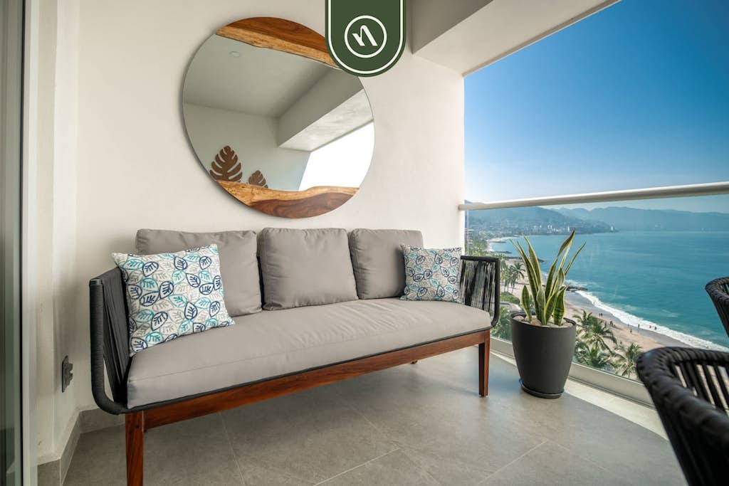 Luxury Beachfront 1BR Condo 8 Pools + Rooftop Jacuzzi  Harbor 171