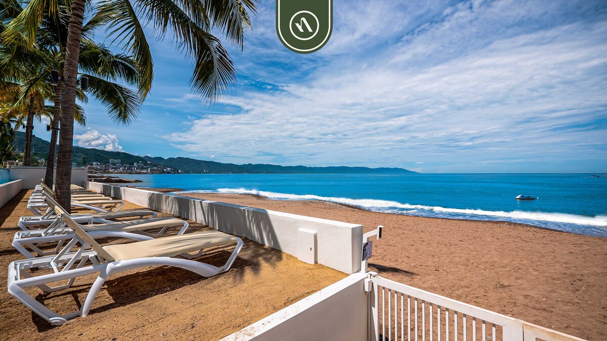 Elegant 1 BR Condo - Beachfront - Pools - King