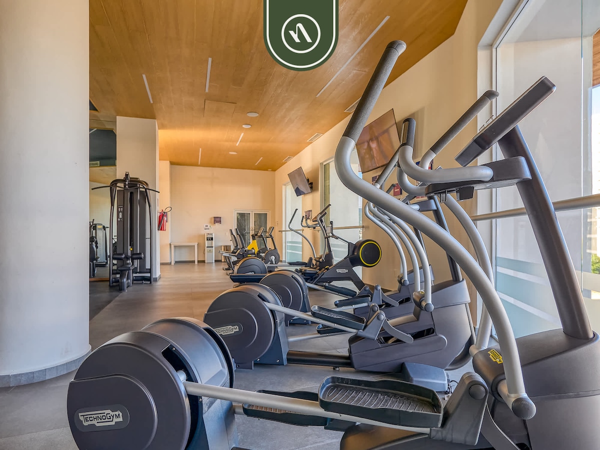 Oceanview 1 BR Condo with Pools and Beach Access