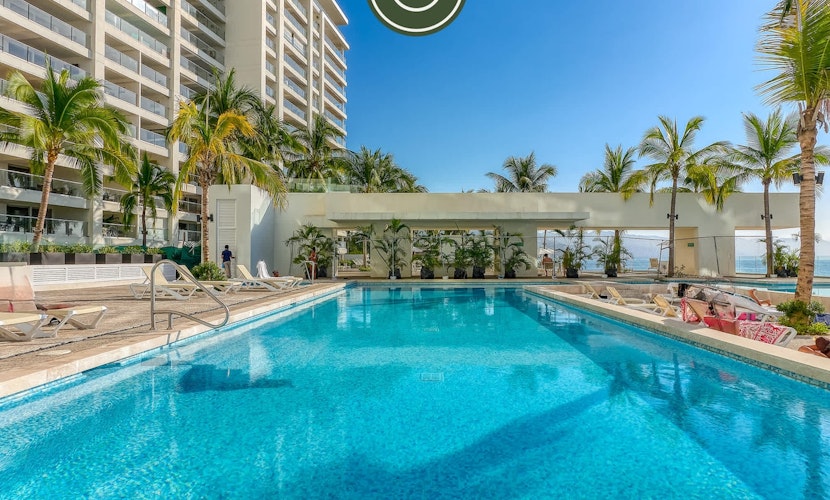 Amazing Oceanfront 1BR Condo - Rooftop Pool