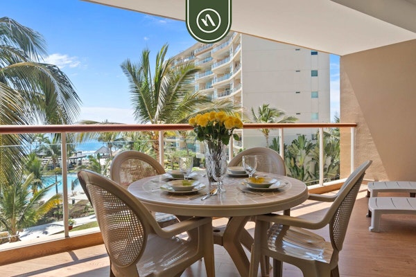 Oceanfront 2 BR Condo - Beach - Restaurant - Gym