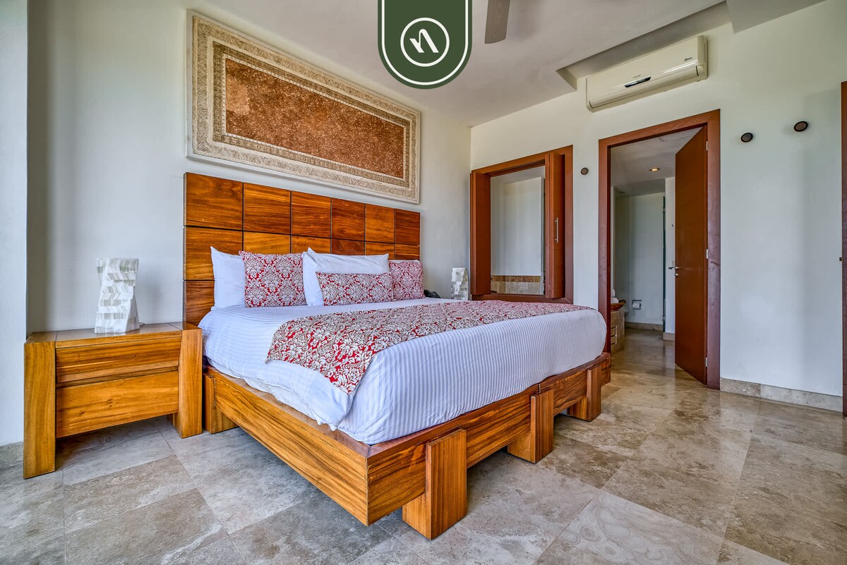 Oceanfront 3BR Condo with Beach Club - Pool