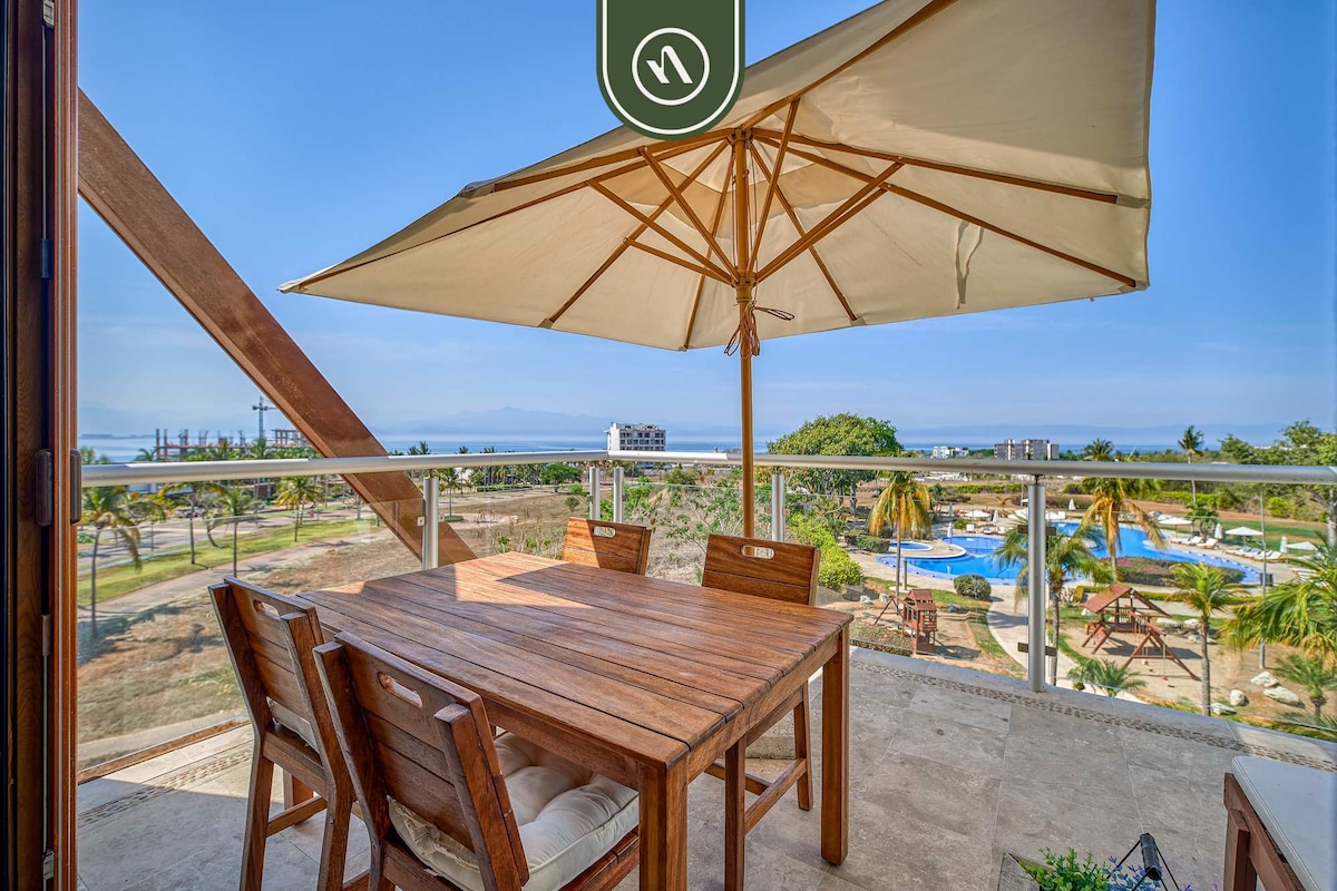 Oceanfront 3BR Condo with Beach Club - Pool