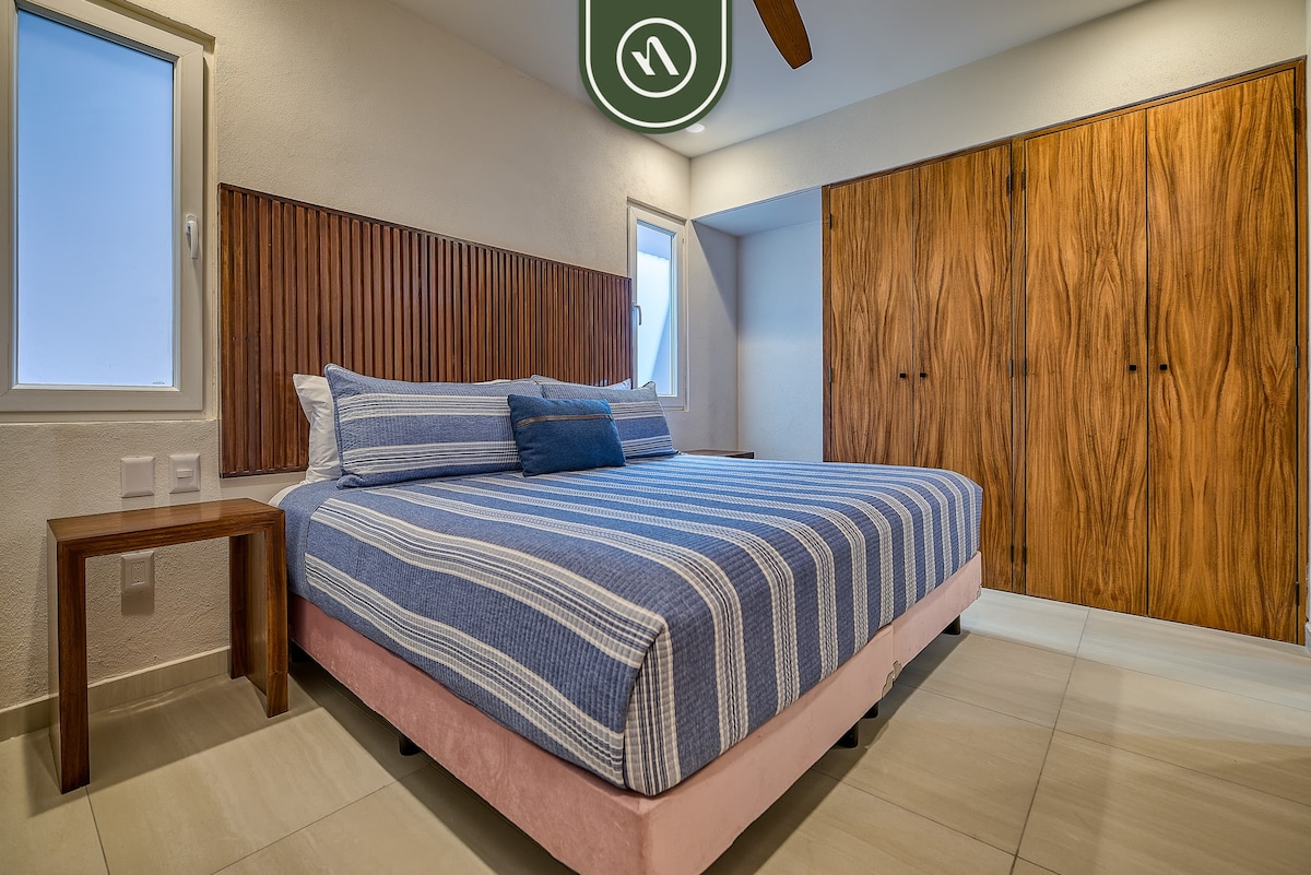 New 1 BR Condo with Amazing Rooftop Pool - Jacuzzi