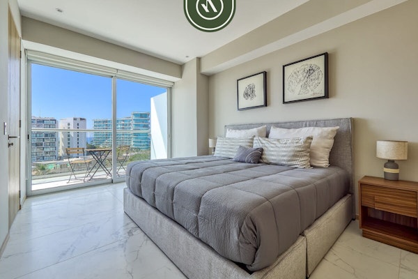 Luxury 3 BR Condo - Beach Access 1 Block Away