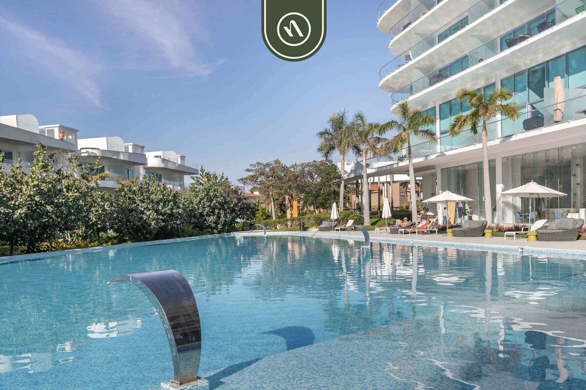 Luxury 3 BR Condo - Beach Access 1 Block Away