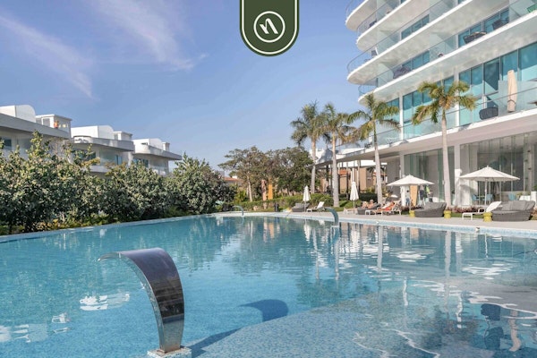 Luxury 3 BR Condo - Beach Access 1 Block Away