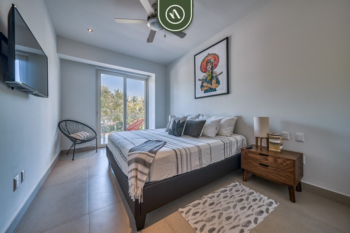 2BR Condo with Rooftop Pool - 2 Min Walk to Beach