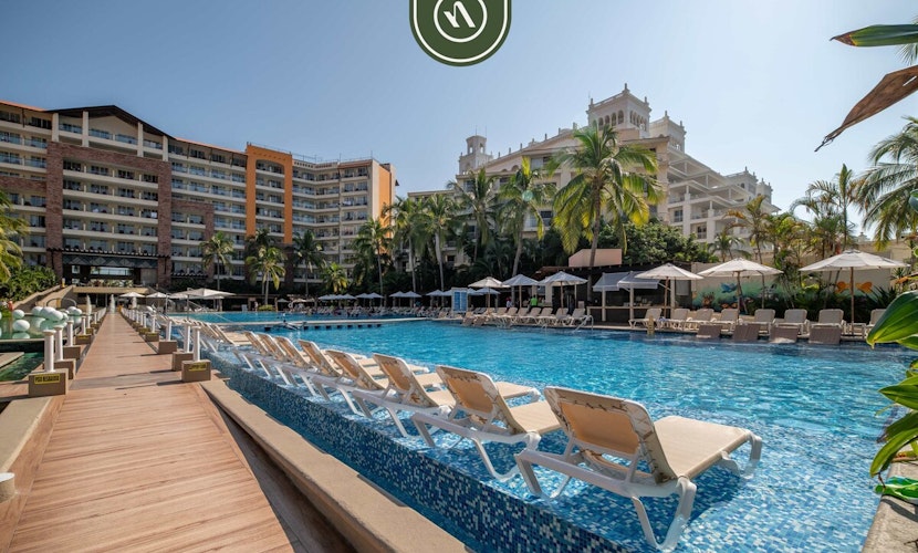 3BR Condo in the Krystal Grand Hotel - Beach