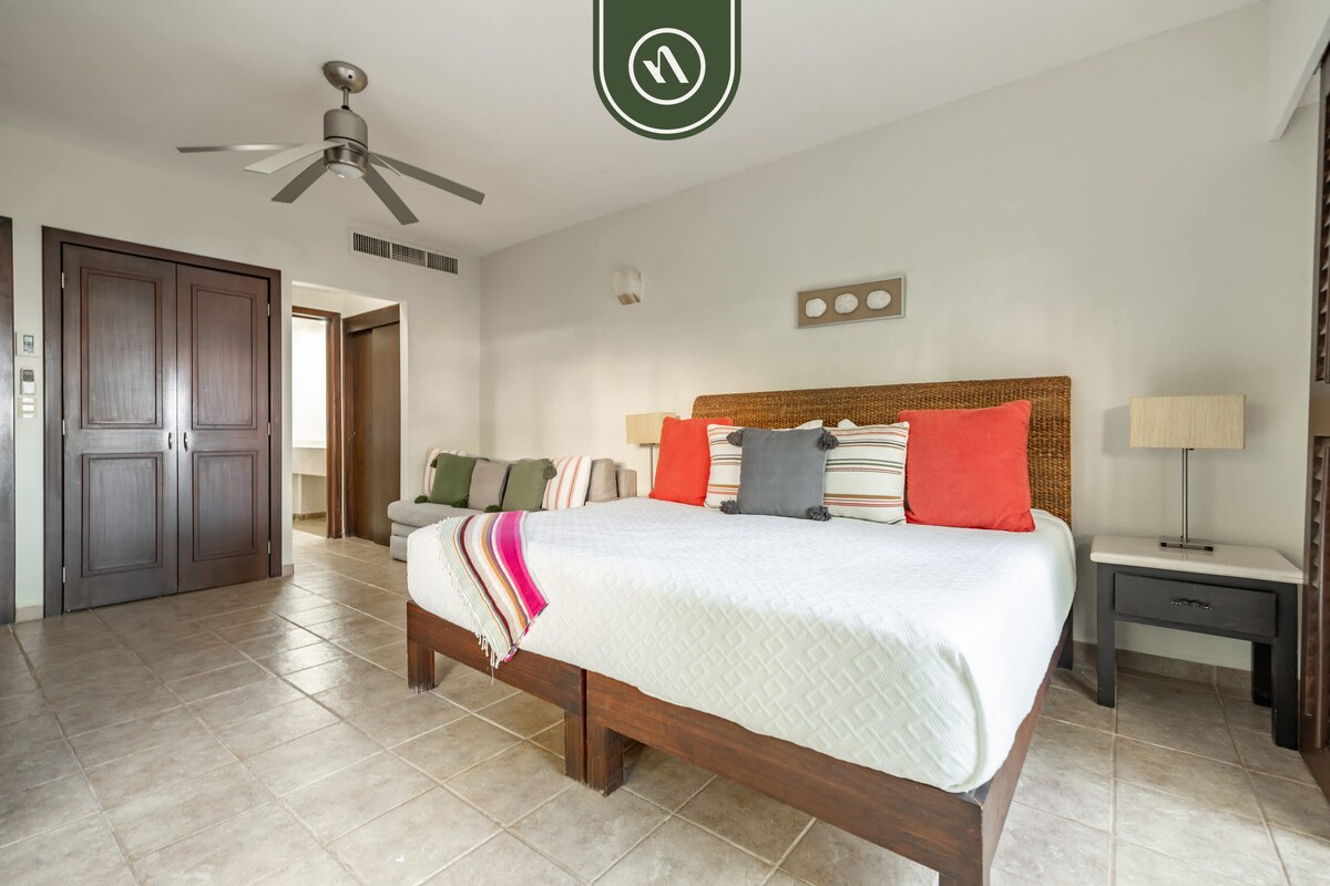 3BR Condo in the Krystal Grand Hotel - Beach