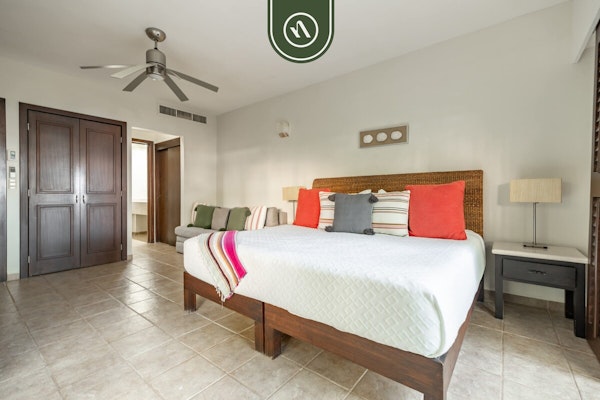 3BR Condo in the Krystal Grand Hotel - Beach