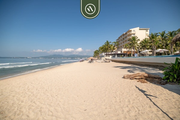 3BR Condo in the Krystal Grand Hotel - Beach