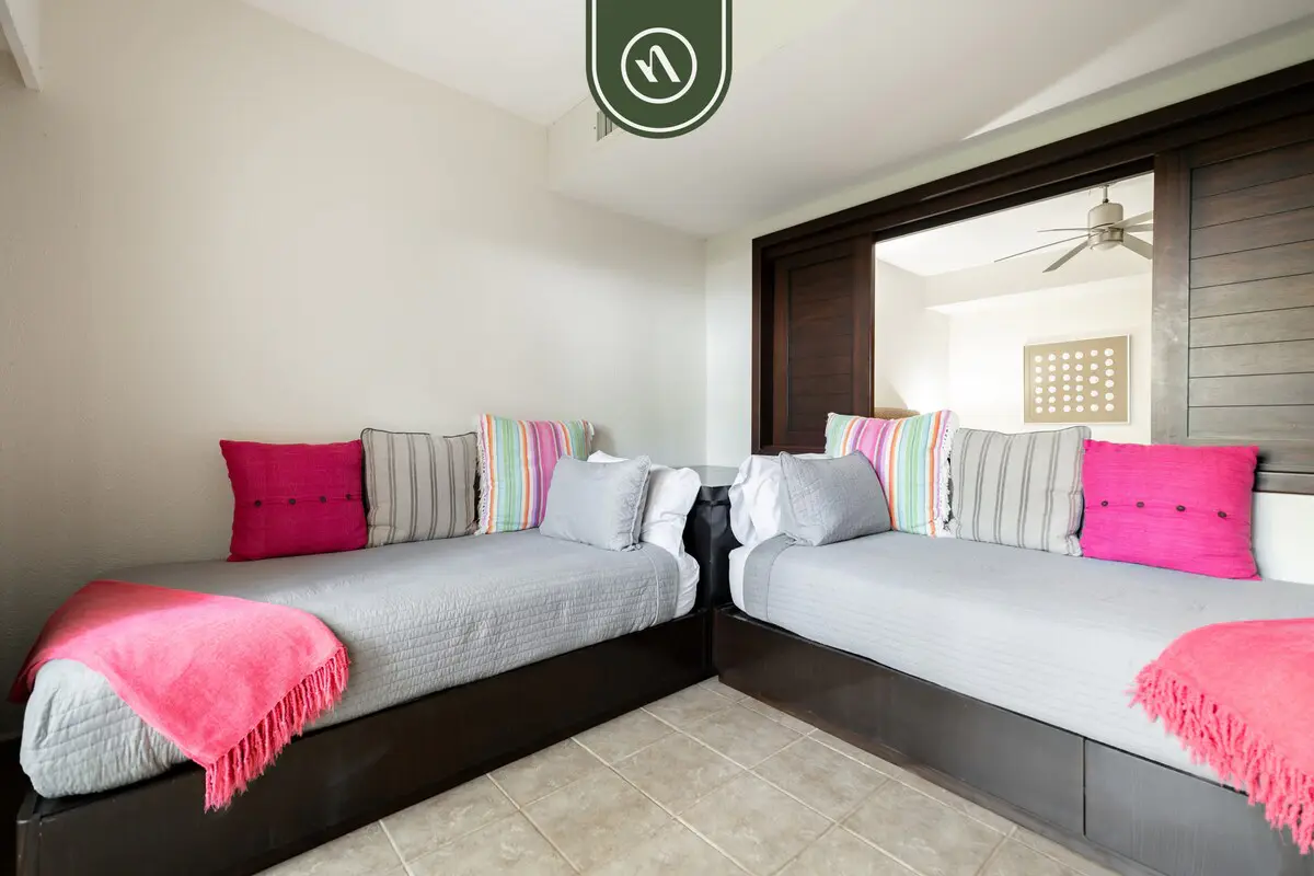 Krystal Grand NV 2102