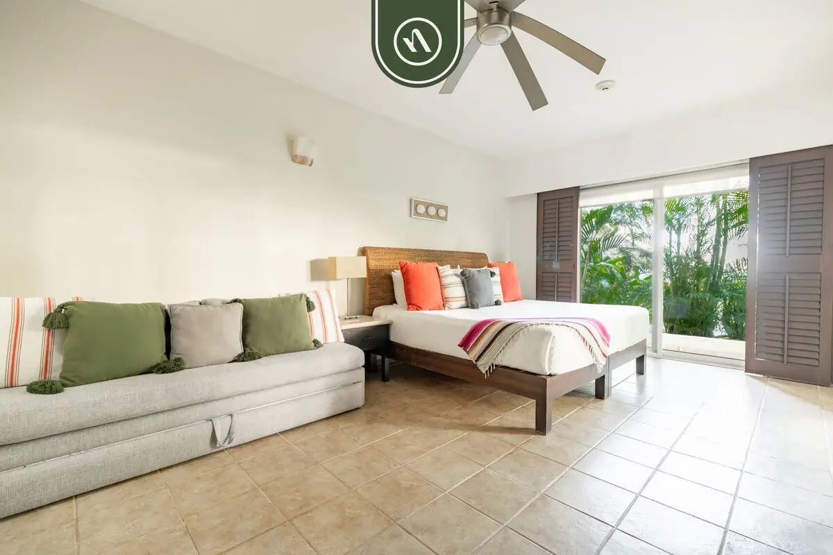 Krystal Grand NV 2102