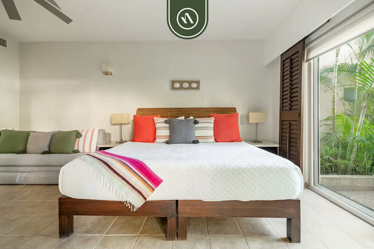 Krystal Grand NV 2102