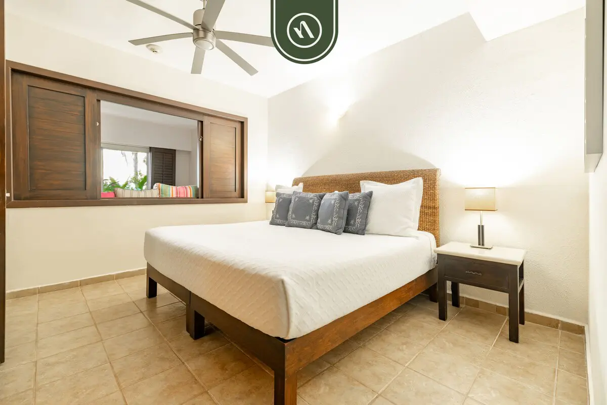 Krystal Grand NV 2102