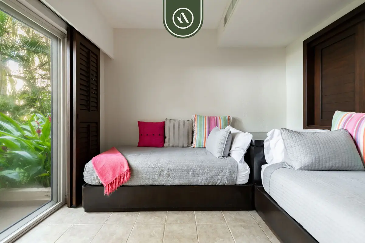 Krystal Grand NV 2102