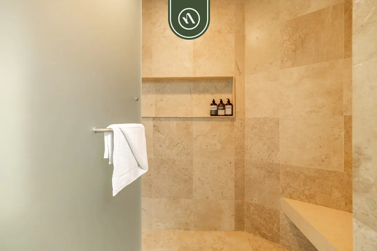 Krystal Grand NV 2102