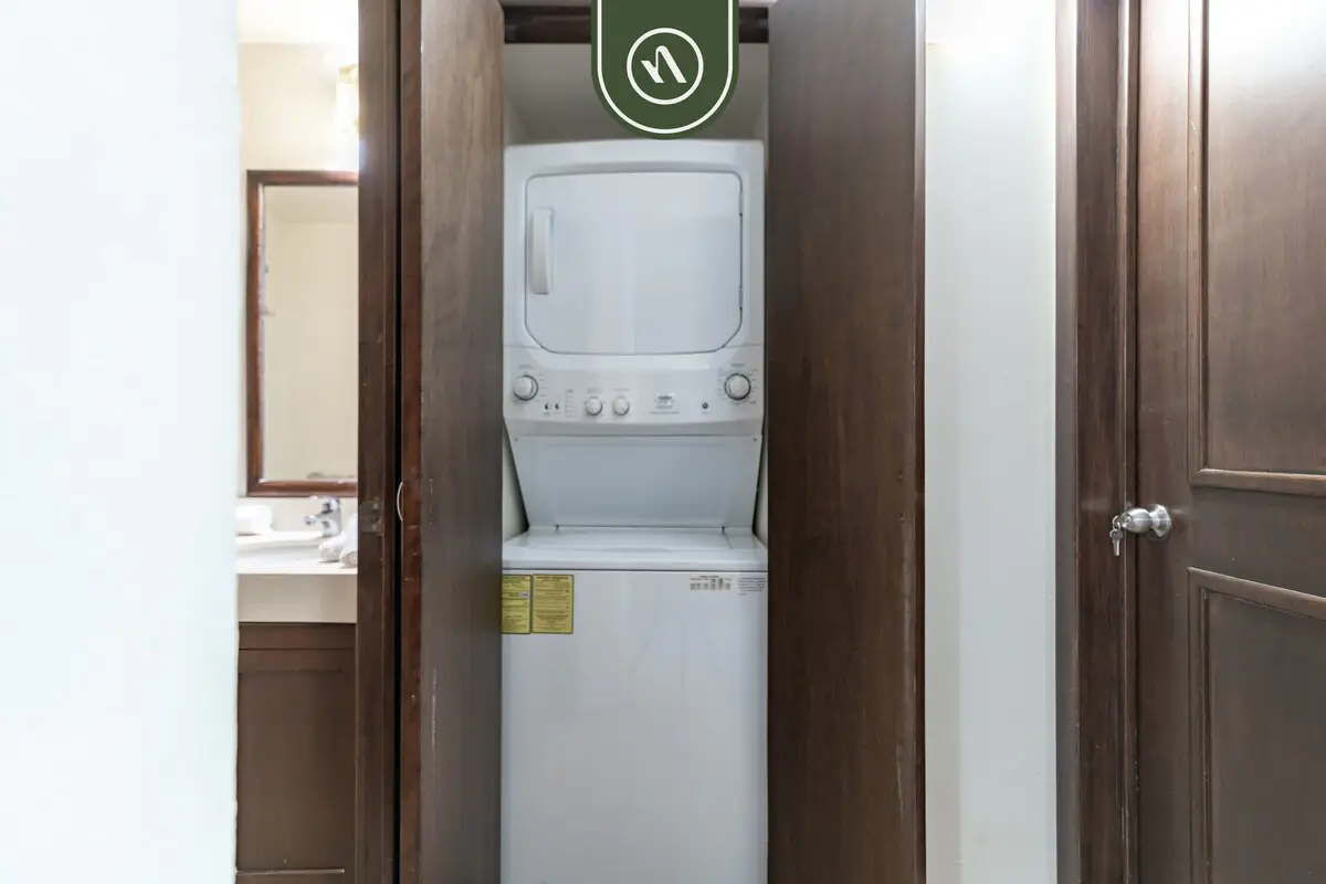 Krystal Grand NV 2102