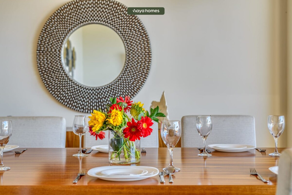 Luxurious 3BR Condo Right Next to the Beach - King