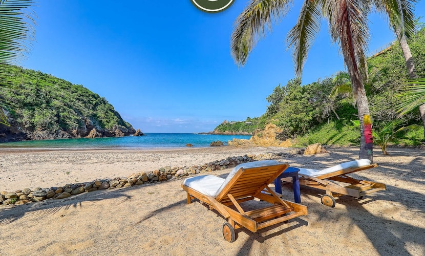 Luxury Oceanfront Villa - Private Beach - Pool