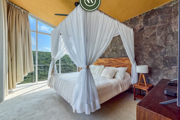 Luxury Oceanfront Villa - Private Beach - Pool