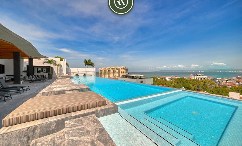 Amazing 1 BR Condo with Terrace - Rooftop Pool