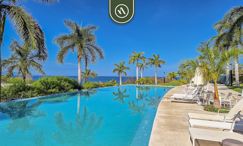Stunning Condo - Oceanview Terrace - Private Beach