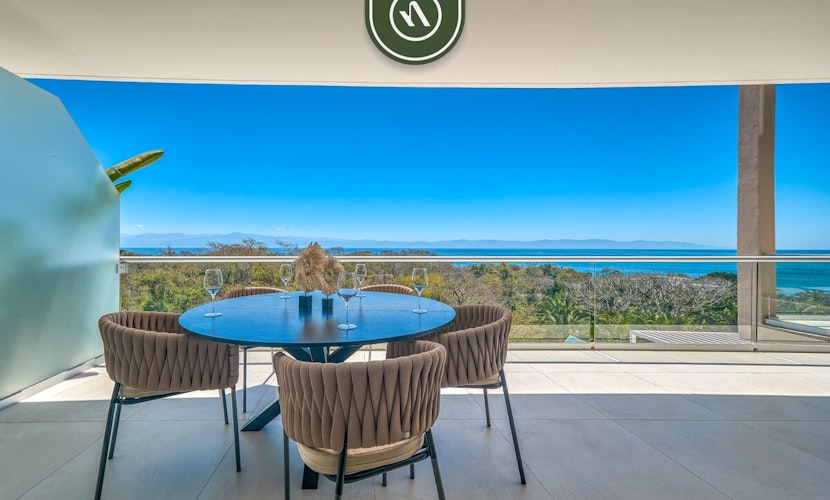 Stunning Condo - Oceanview Terrace - Private Beach