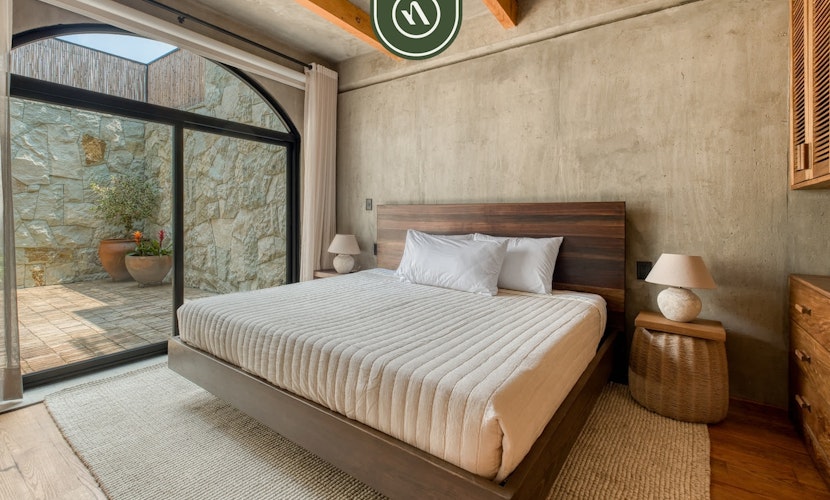 Luxury 2 BR Condo in Downtown - AC - Peaceful