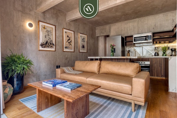 Luxury 2 BR Condo in Downtown - AC - Peaceful