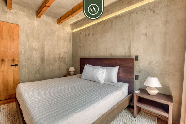 Luxury 2 BR Condo in Downtown - AC - Peaceful