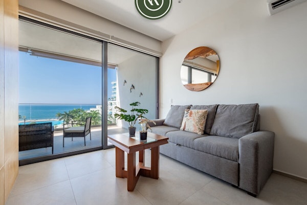 Oceanview 1 BR Condo - Private Beach - Pools