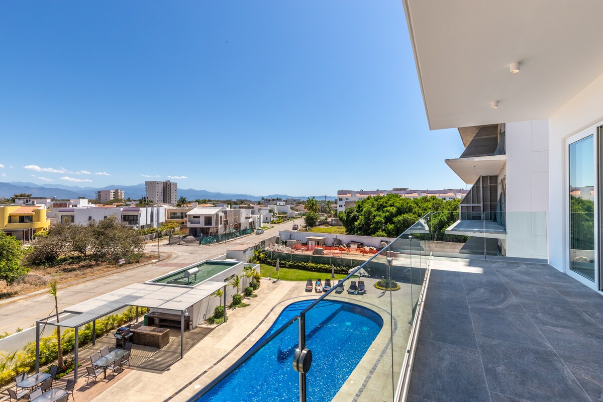 Believe Condo Flamingos 302