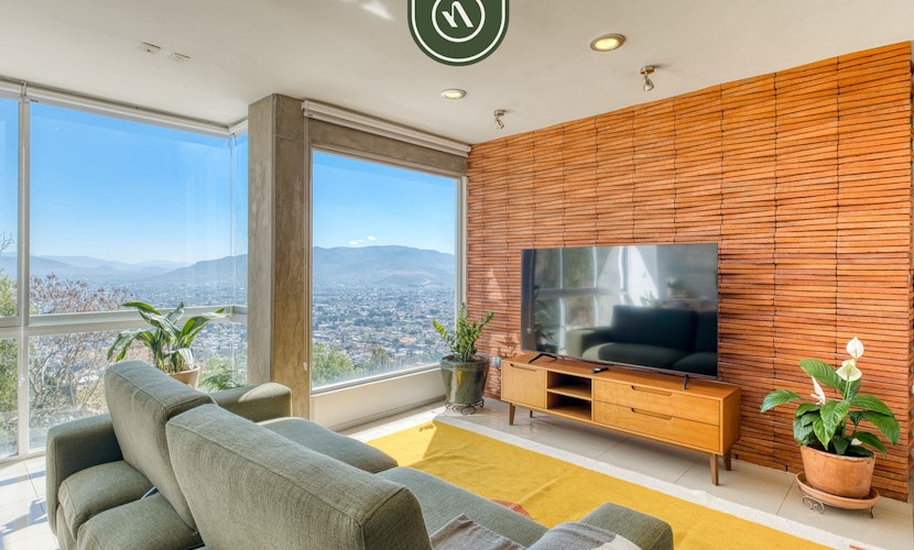 3 BR Condo - Panoramic Views - 5 Min to Downtown