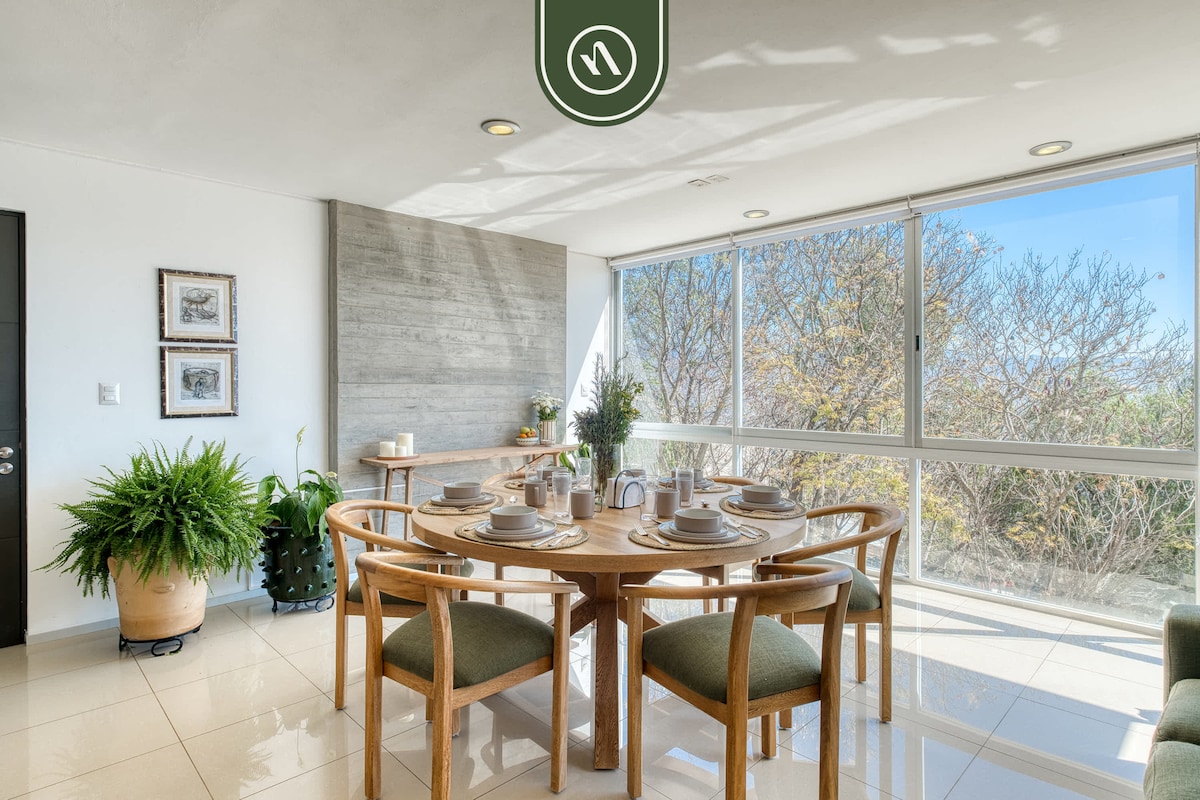 3 BR Condo - Panoramic Views - 5 Min to Downtown