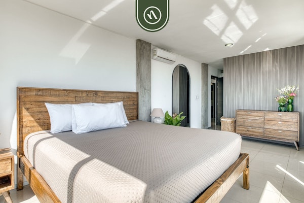 3 BR Condo - Panoramic Views - 5 Min to Downtown