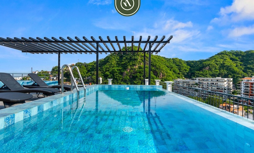 New 1 BR Condo - Rooftop Pool - Romantic Zone