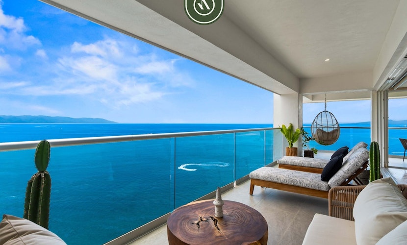 Luxury 4 BR Condo Amazing Views - Beach - Pools