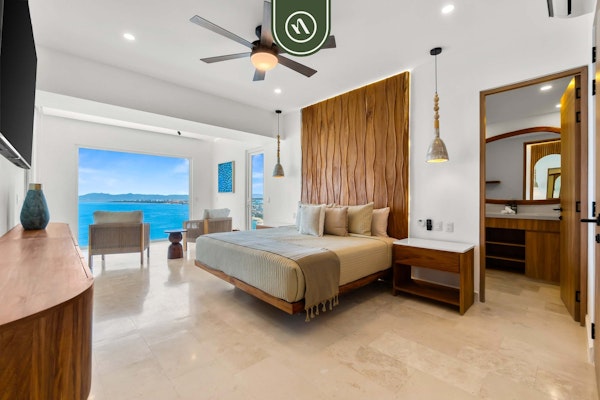 Luxury 4 BR Condo Amazing Views - Beach - Pools