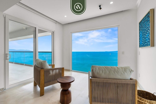 Luxury 4 BR Condo Amazing Views - Beach - Pools