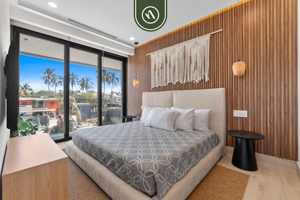 Luxury 2 BR Condo with Dream Pools - Beach - Art