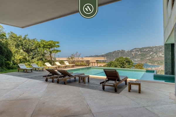 Luxury 4 BR Condo - Amazing Bay View - Pool