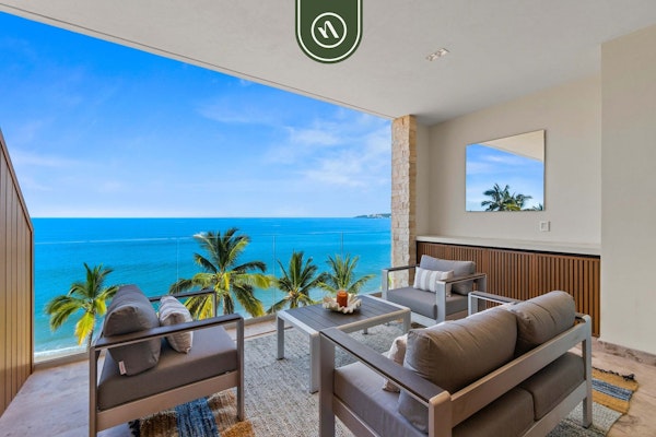 New Stylish 1 BR Condo - Ocean Views - Flex Room