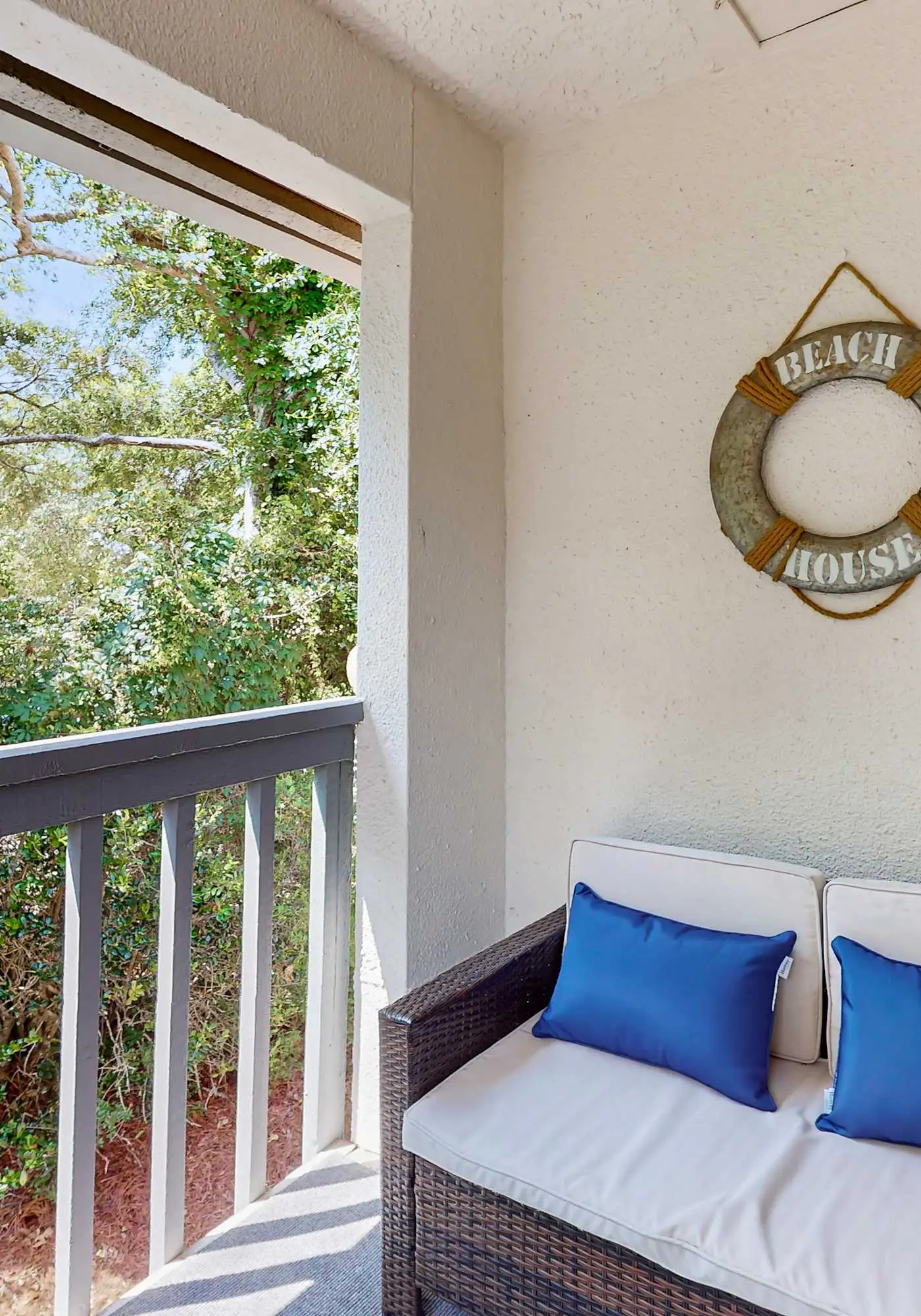 Private beach access, tennis retreat, 8 guests