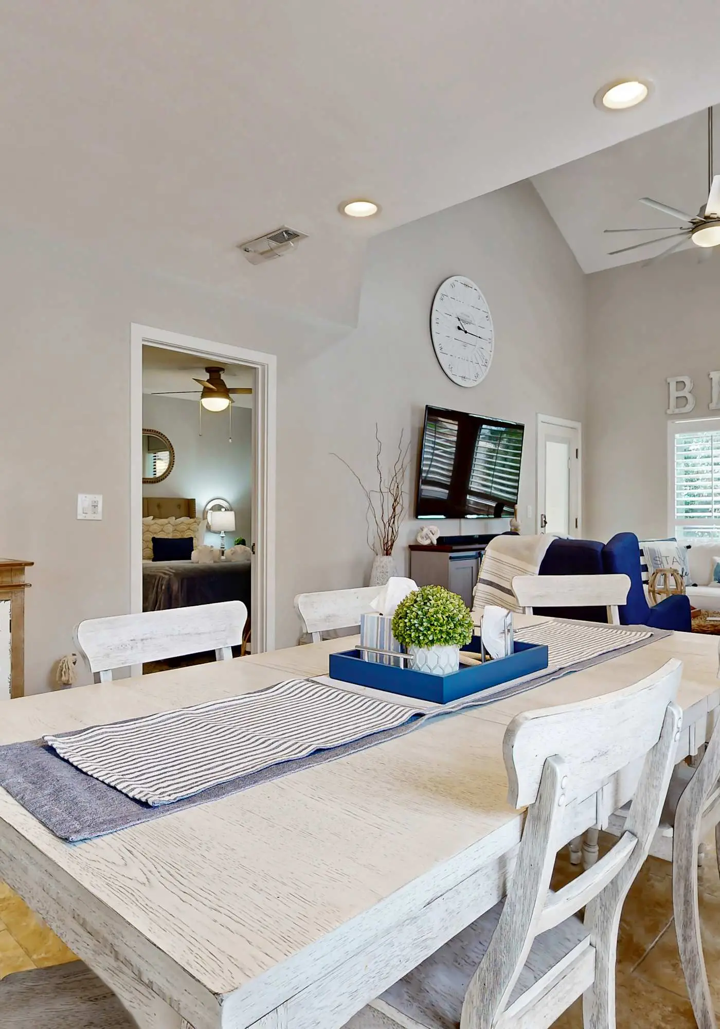Private beach access, tennis retreat, 8 guests