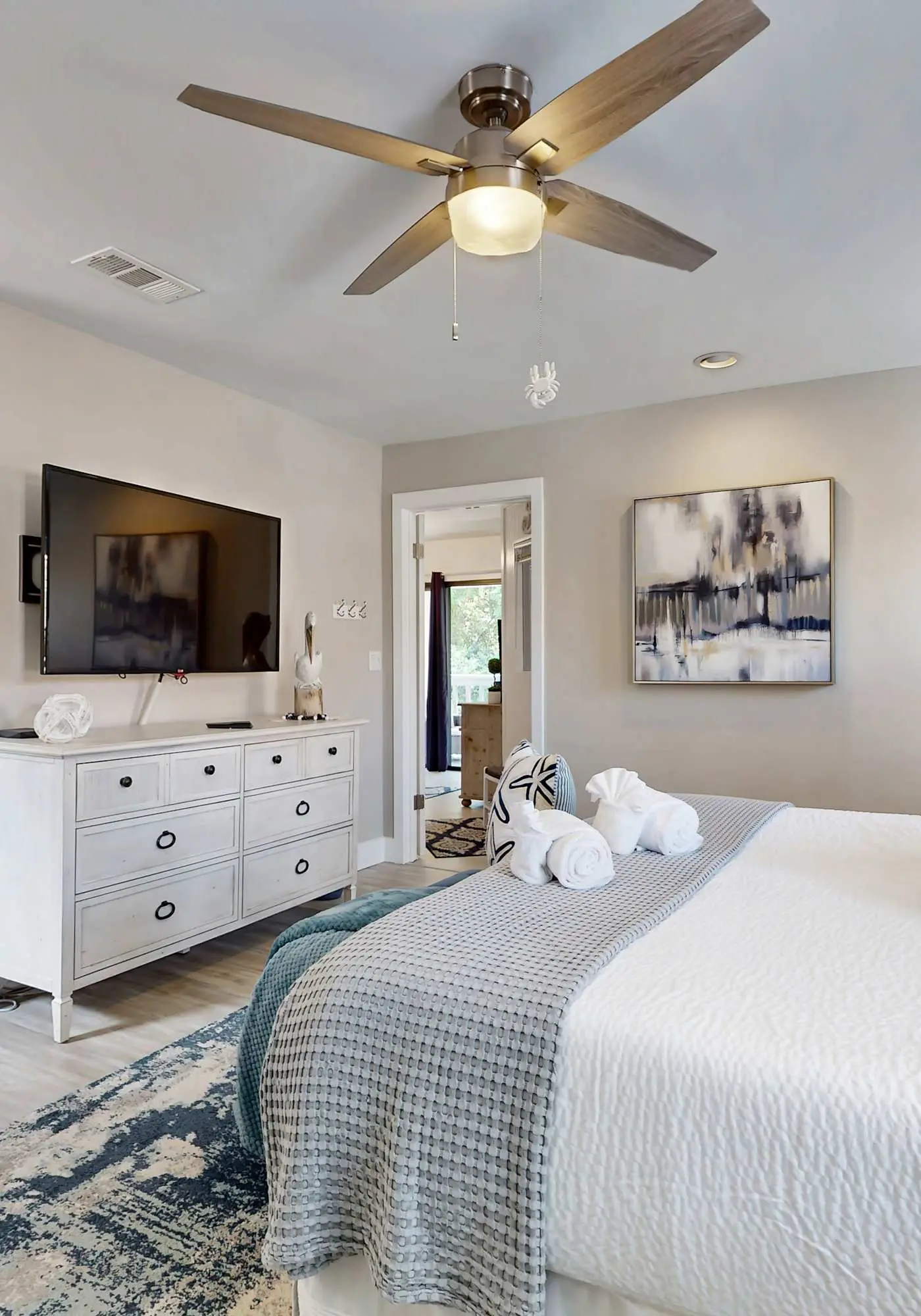 Private beach access, tennis retreat, 8 guests