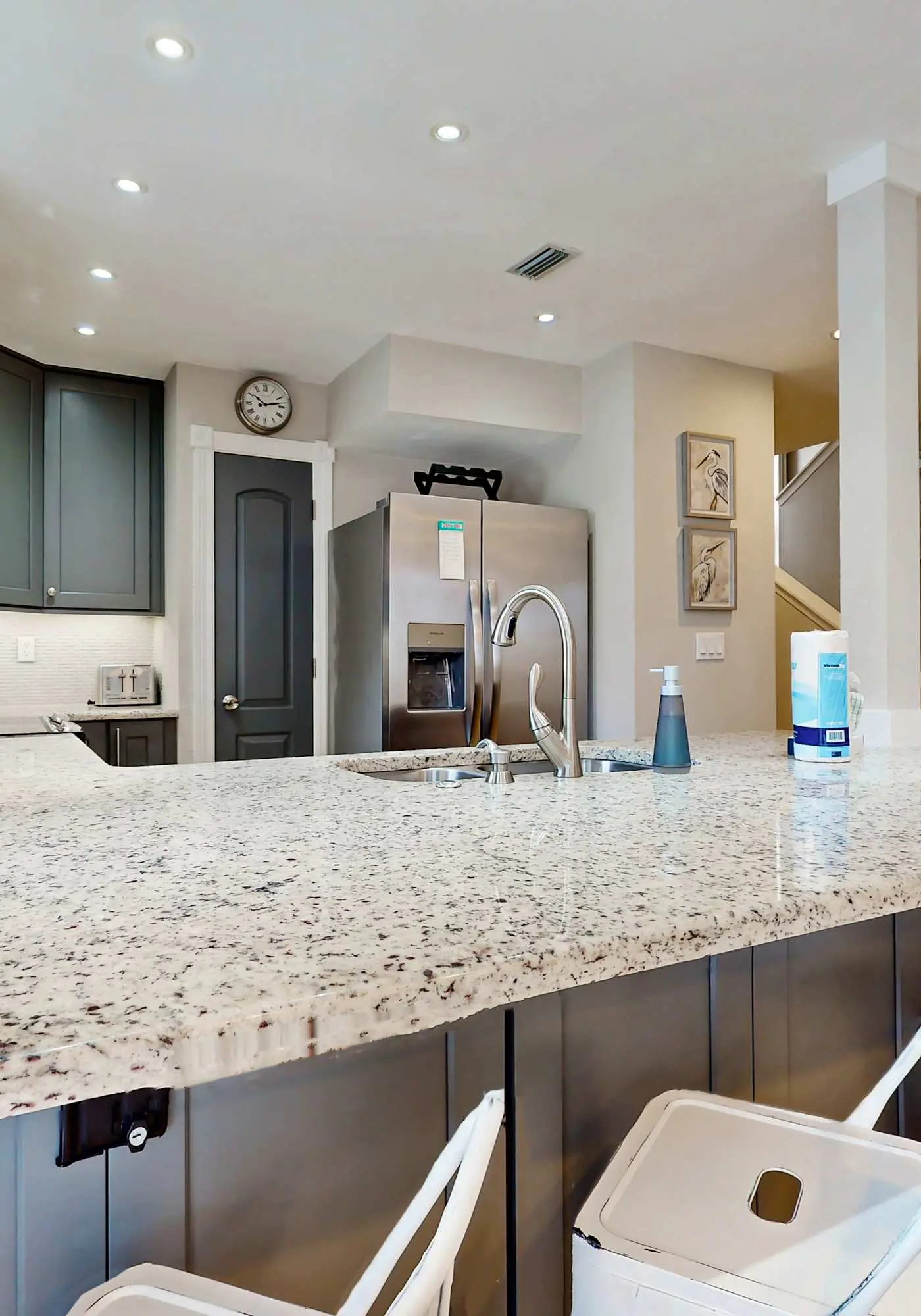 Private beach access, tennis retreat, 8 guests