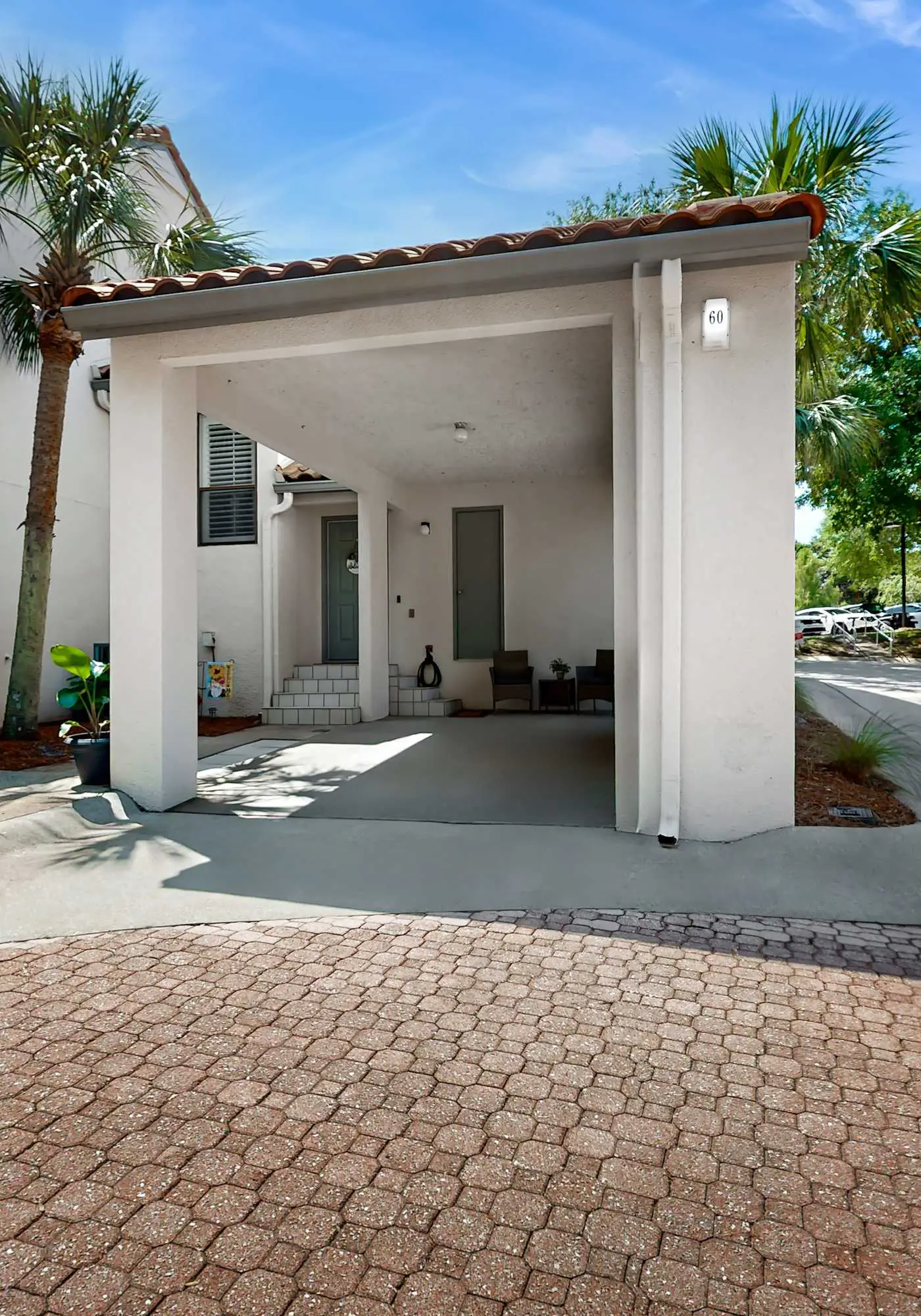 Private beach access, tennis retreat, 8 guests